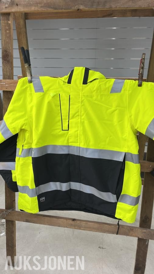 Diverse arbeidstøy og dresser